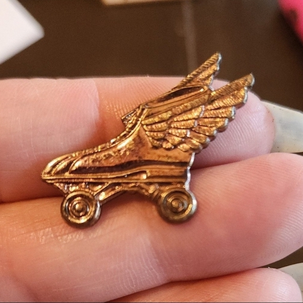 Vintage Gold Winged Roller Skate Pin